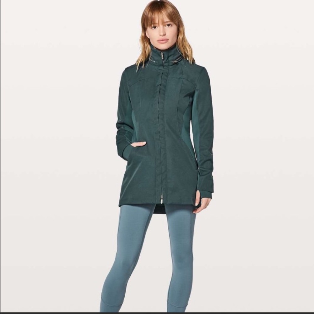 Lulullemon like a glove rain jacket